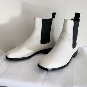 Vagabond Cora white leather chelsea ankle boots